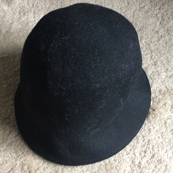 Black wool bowler/circle hat - Picture 1 of 4